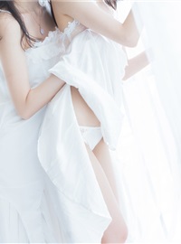 The white dress(11)